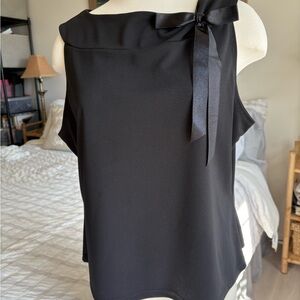XL - Chic Black Sleeveless Blouse